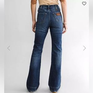 Wrangler Flare Jeans Size 28 x 30